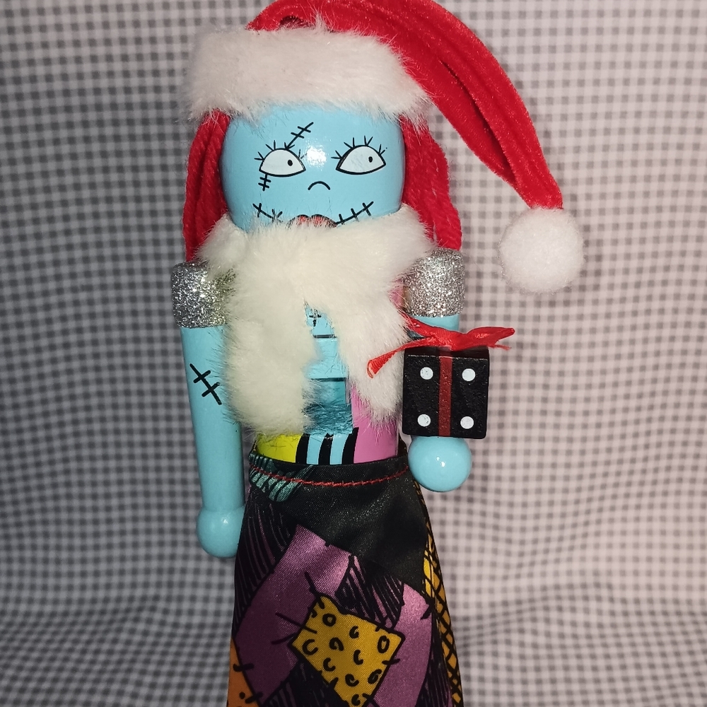 Disney Nightmare Before Christmas Sally Nutcracker Figurine Decor With Santa Hat - Picture 5 of 8